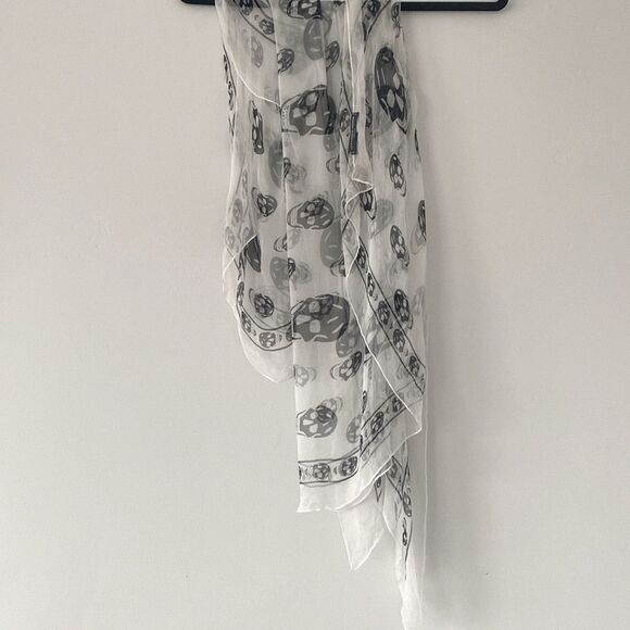 Alexander McQueen Italy Black and White Silk Scarf Romantic Goth Lux Pop-star - Picture 4 of 9